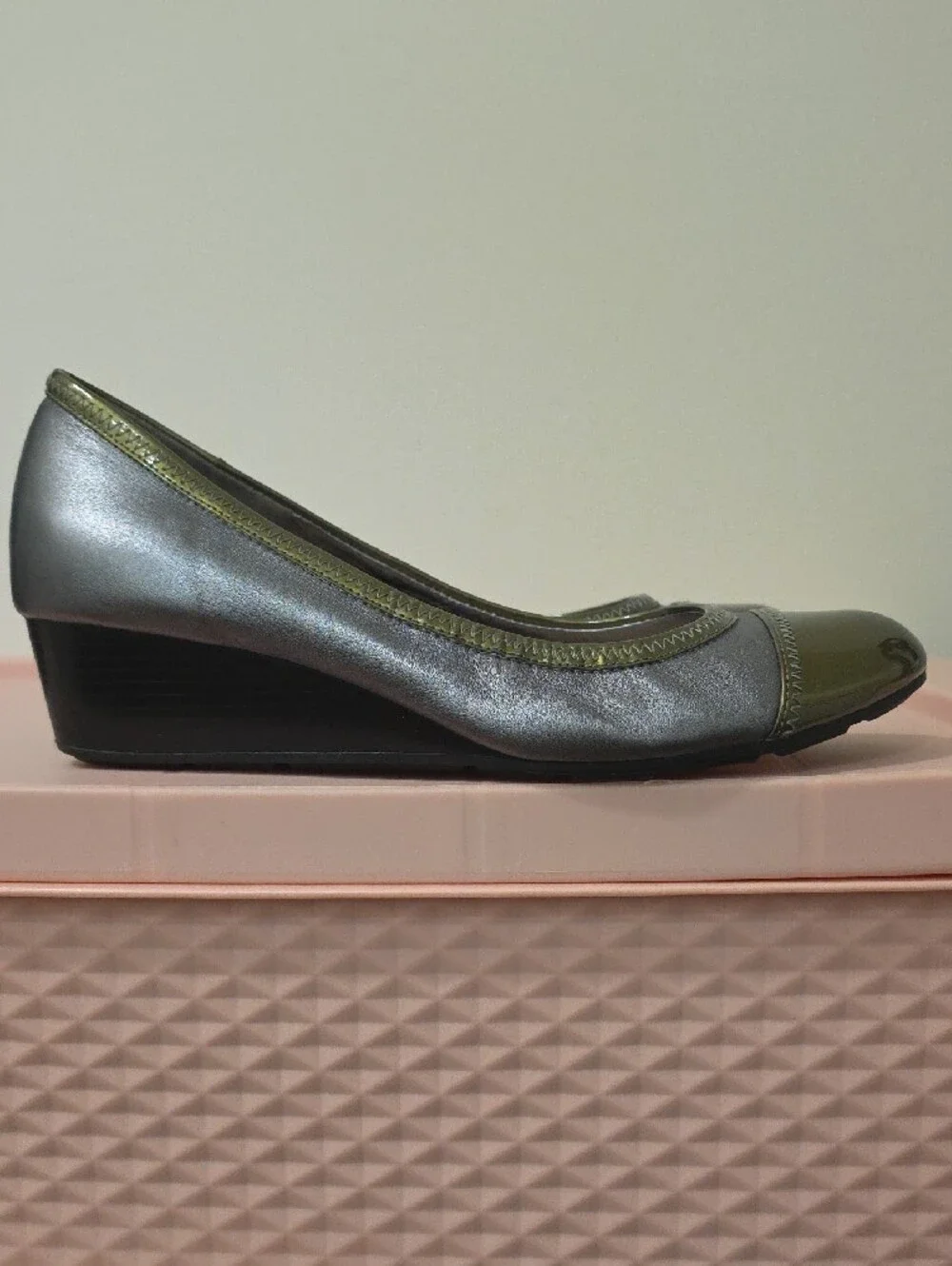 Women’s Gray and Olive Green COLE HAAN Wedge Slip-ons CLEAN!!